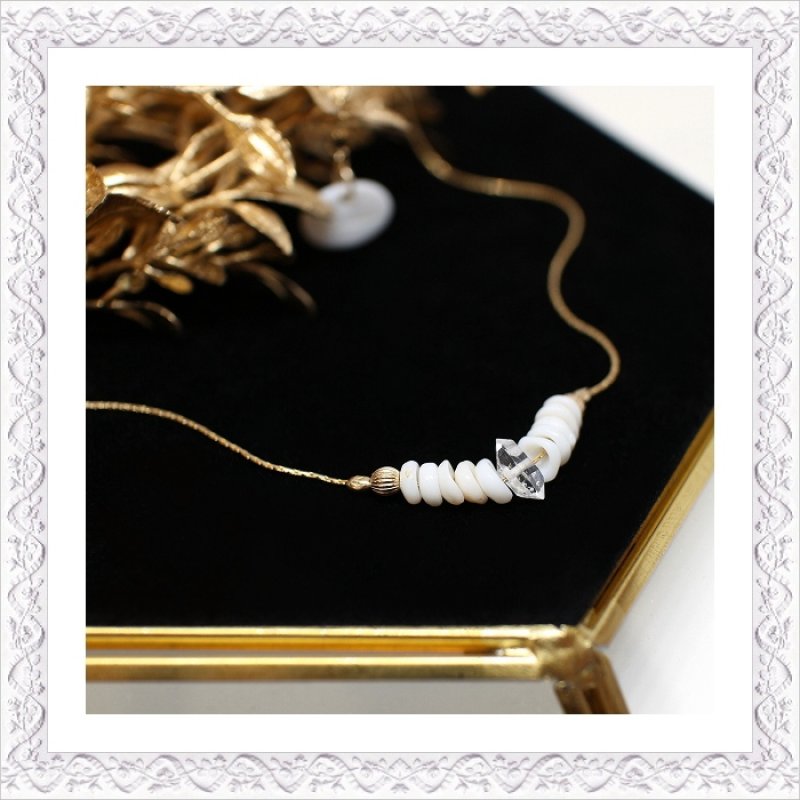 ハーキマーダイヤモンド　ネックレス　リング　ハワイ Puka Shell & Herkimer Diamond Necklace - Leinai'a